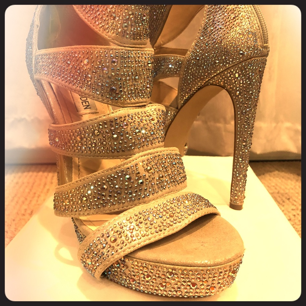 Diamond studded heels 💎